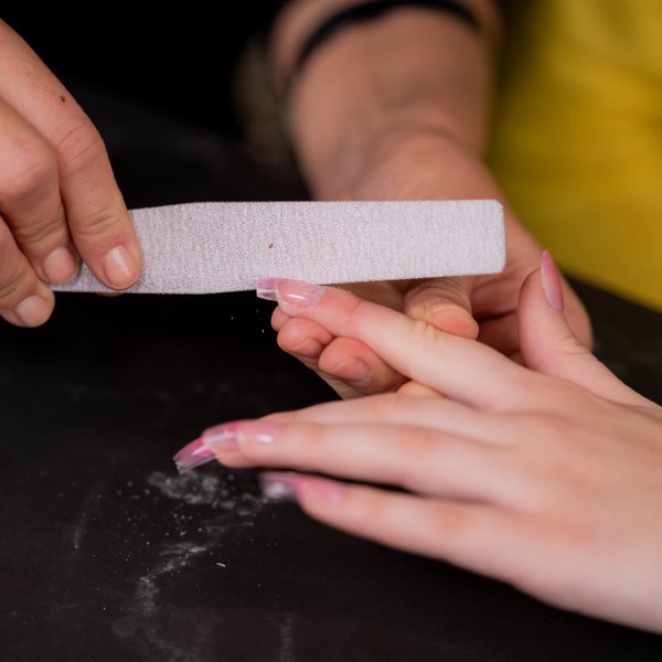 dirbtiniai nagai namuose